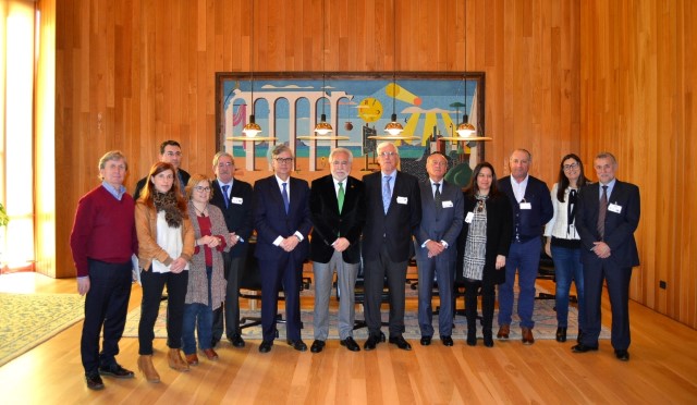 Unha delegación de ANFACO-CECOPESCA visita o Parlamento de Galicia